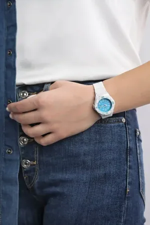 ساعت مچی زنانه اسپرت کاسیو مدل CASIO LRW-200H-2C