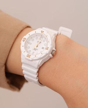 ساعت مچی زنانه اسپرت کاسیو مدل CASIO LRW-200H-7E2