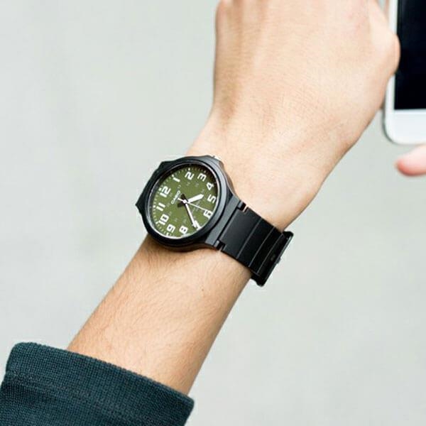 ساعت مچی کاسیو مدل CASIO-MW-240-3B