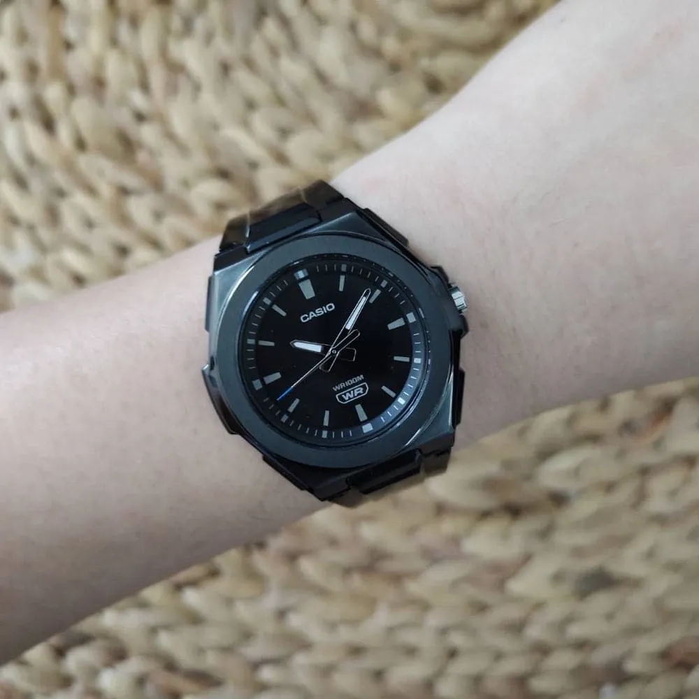 ساعت مچی زنانه اسپرت کاسیو مدل CASIO LWA-300HB-1EVDF